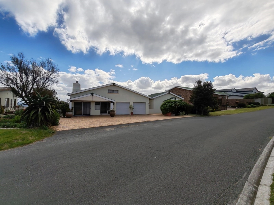 5 Bedroom Property for Sale in Perlemoenbaai Western Cape